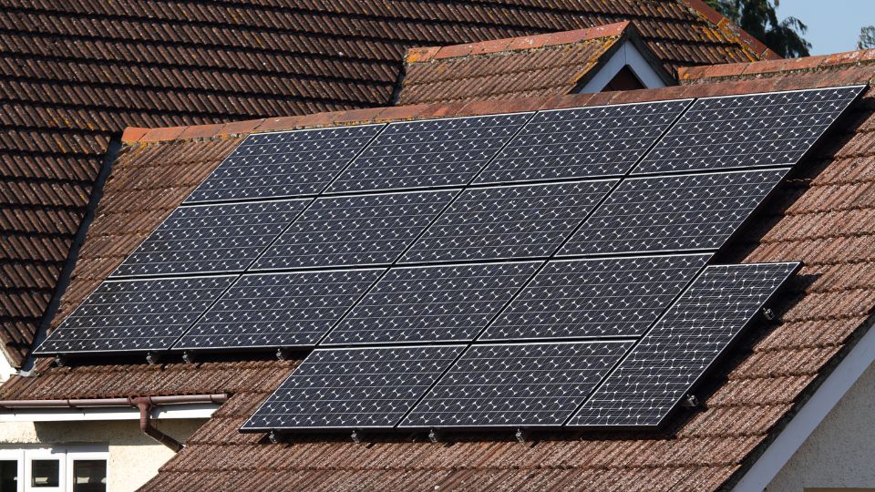 Zájem domácností o fotovoltaiku pokračuje, žádostí o dotace dvojnásobně přibylo | Solární magazín