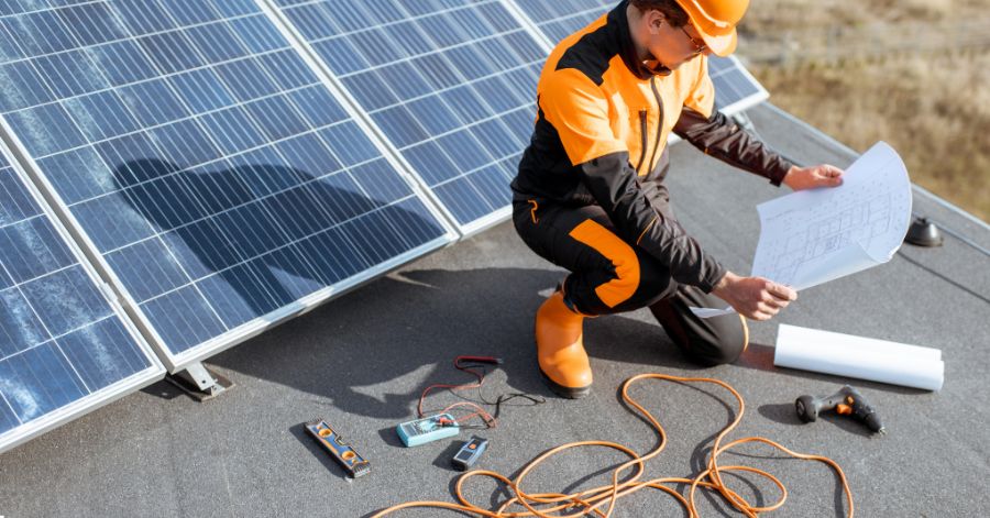 Diskuse o poplatcích pro fotovoltaikáře. Hrozí majitelům solárních panelů další zatížení? | Solární magazín