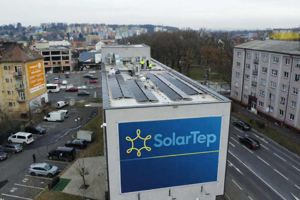 Odborníci ze SolarTepu bezpečně určí kritická místa fotovoltaického systému, kde vznikají nejčastější problém. Zdroj: SolarTep