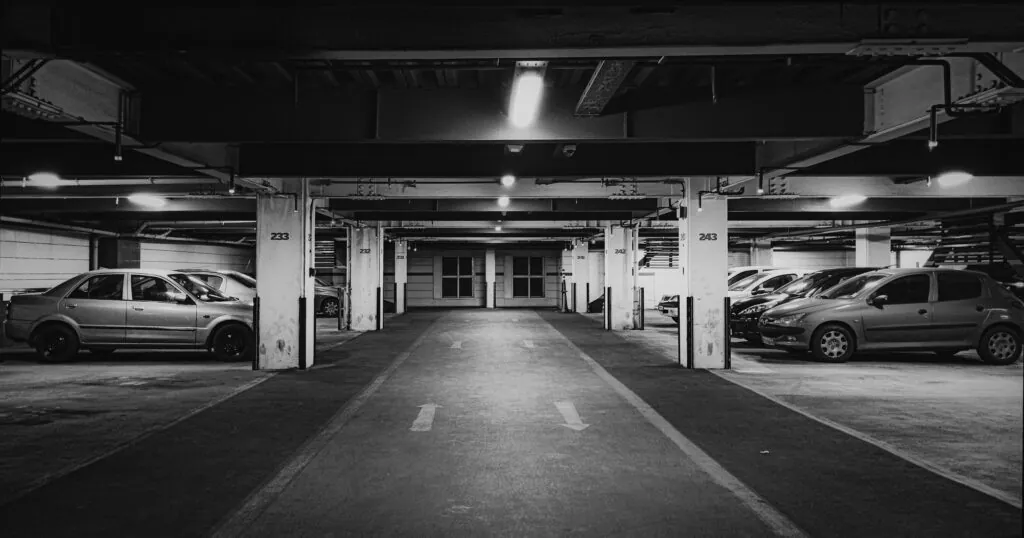 Garáž v bytovém domě