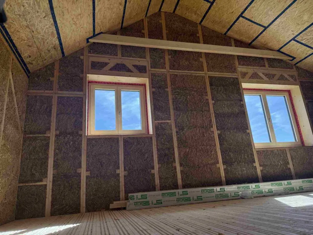 O stavbě ze slámy přemýšlela Marie Riva Richtárechová už při plánování svého prvního domu. Foto: Marie Riva Richtárechová