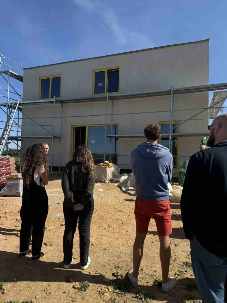 O stavbě ze slámy přemýšlela Marie Riva Richtárechová už při plánování svého prvního domu. Foto: Marie Riva Richtárechová